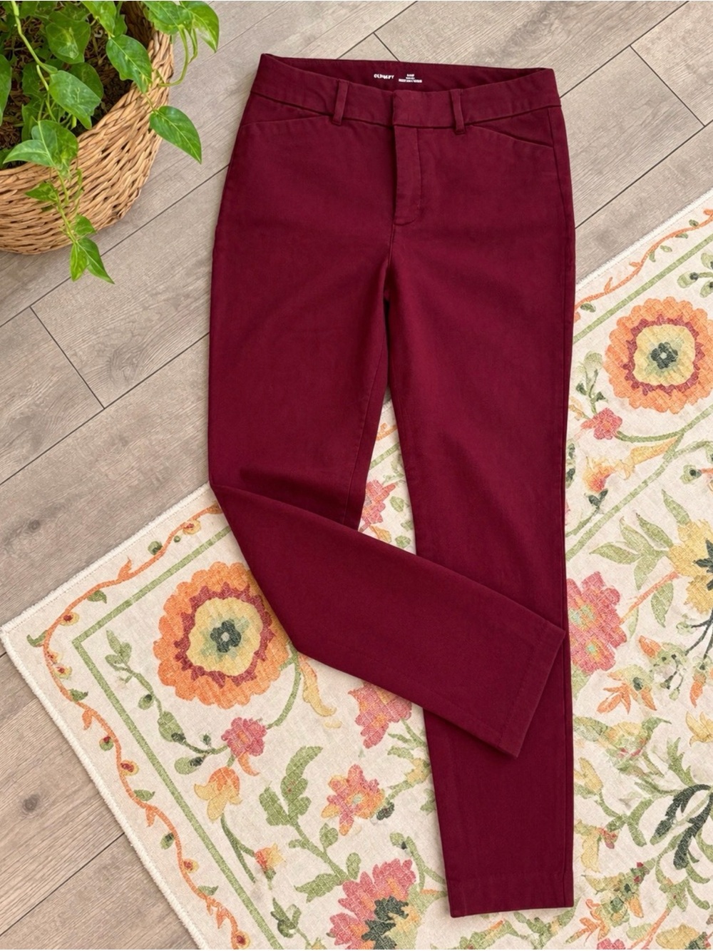 Old Navy Women's Burgundy Wine High Rise Pixie Ankle Pants Size 8
Beautiful Old - Picture 1 of 15
